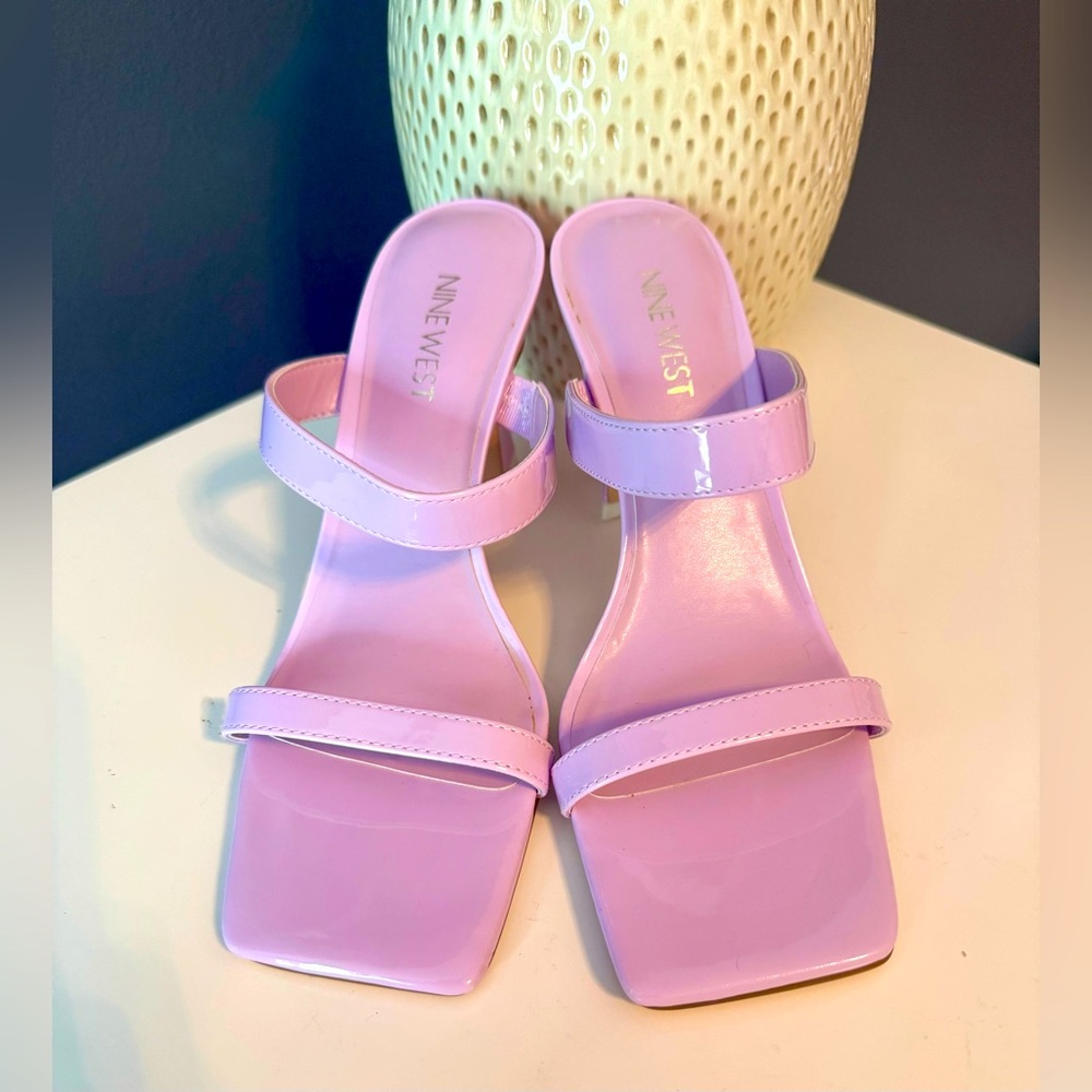 Nine West Lavender Purple Strappy Sandals. New w/tags. Chunky heel. 90s. Size 8